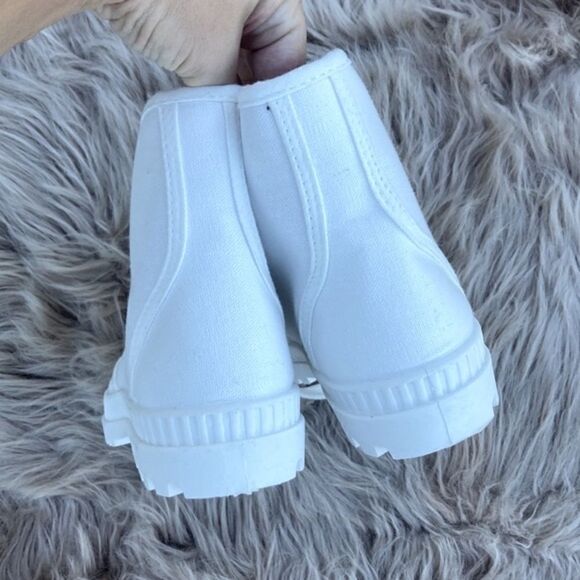 SO Dragonfruit Lace up Ankle Boots in White - Picture 9 of 12